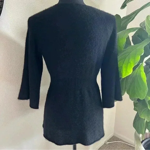 Aqua Women’s Black Low Cut 3/4 Bell Sleeve 100% Cashmere Sweater Jumper Medium - Picture 4 of 14